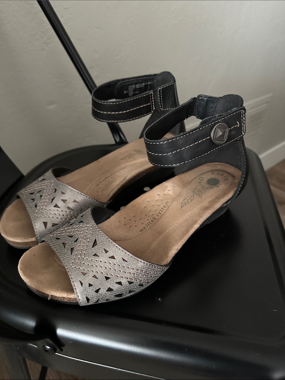 Earth origins Comfort Women's Grey and Black Ankle-Strap Sandal